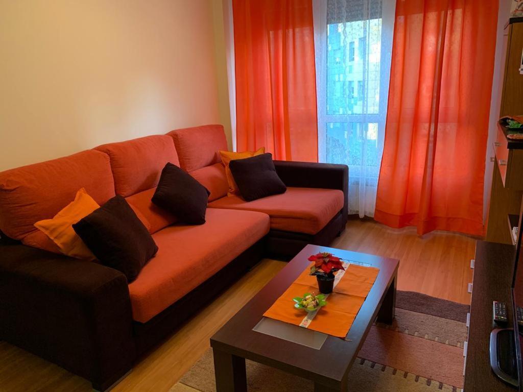 Apartamento Mota-2 Huca-Los Prados; Parking Y Wifi Gratis Oviedo Bagian luar foto
