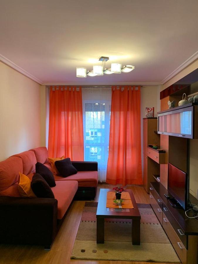 Apartamento Mota-2 Huca-Los Prados; Parking Y Wifi Gratis Oviedo Bagian luar foto