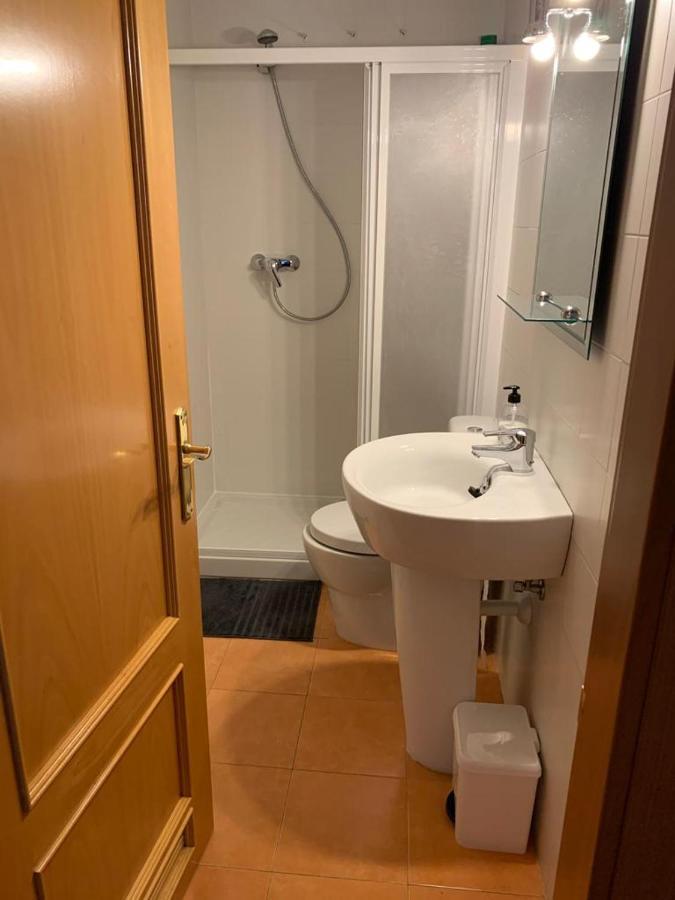 Apartamento Mota-2 Huca-Los Prados; Parking Y Wifi Gratis Oviedo Bagian luar foto