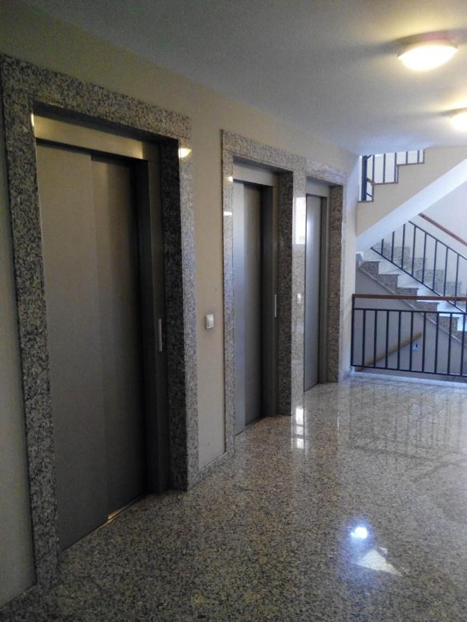 Apartamento Mota-2 Huca-Los Prados; Parking Y Wifi Gratis Oviedo Bagian luar foto