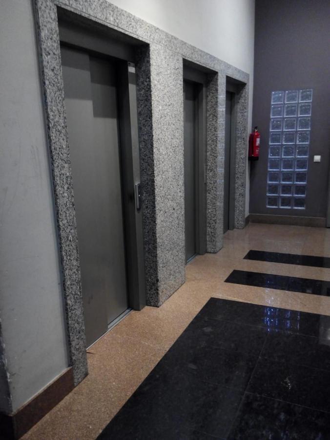 Apartamento Mota-2 Huca-Los Prados; Parking Y Wifi Gratis Oviedo Bagian luar foto